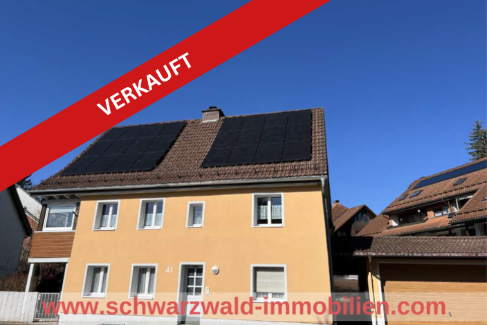 Verkauft(1) Frontalansicht eines 2 stöckigen Hauses